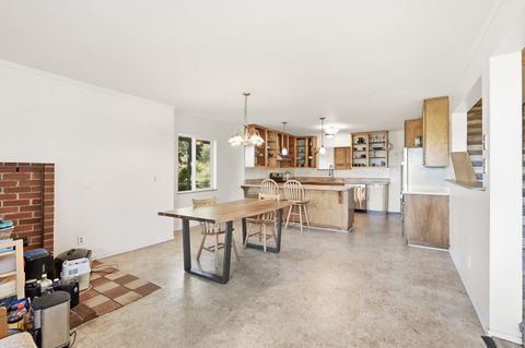 Tiny photo for 827 Summit Loop, Grants Pass, OR 97527 (MLS # 220219582)