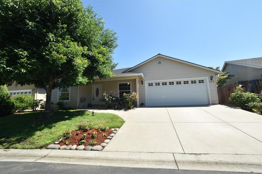 Beautiful Talent, OR Oak Valley age 55+ subdivision! Built in 2005 this 3 bedroom 2 bath 1375 square foot home resides in one of Southern Oregon's finest 55+ sub divisions. Quail Circle resides in a peaceful Culdesac with no thru traffic and very easy to keep. A short drive to I-5 and just minutes to Ashland. An open living room floor plan for entertaining and master bedroom includes a walk in closet. Back yard has a great view with east and open access to a walking trail with a pond which keeps local wildlife. Calm and serene! Come tour this great home today!