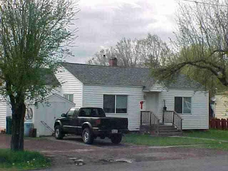 2 Homes On 1 Lot. Both Homes Have Been Recently Remodeled And Are In Great Condition. Large Lot. Both Homes Are Rented.