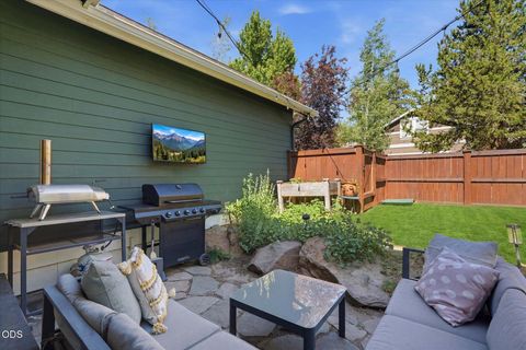 Tiny photo for 1236 NW Mount Washington Drive, Bend, OR 97703 (MLS # 220223978)