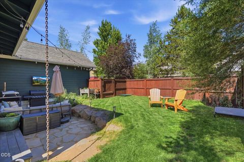 Tiny photo for 1236 NW Mount Washington Drive, Bend, OR 97703 (MLS # 220223978)