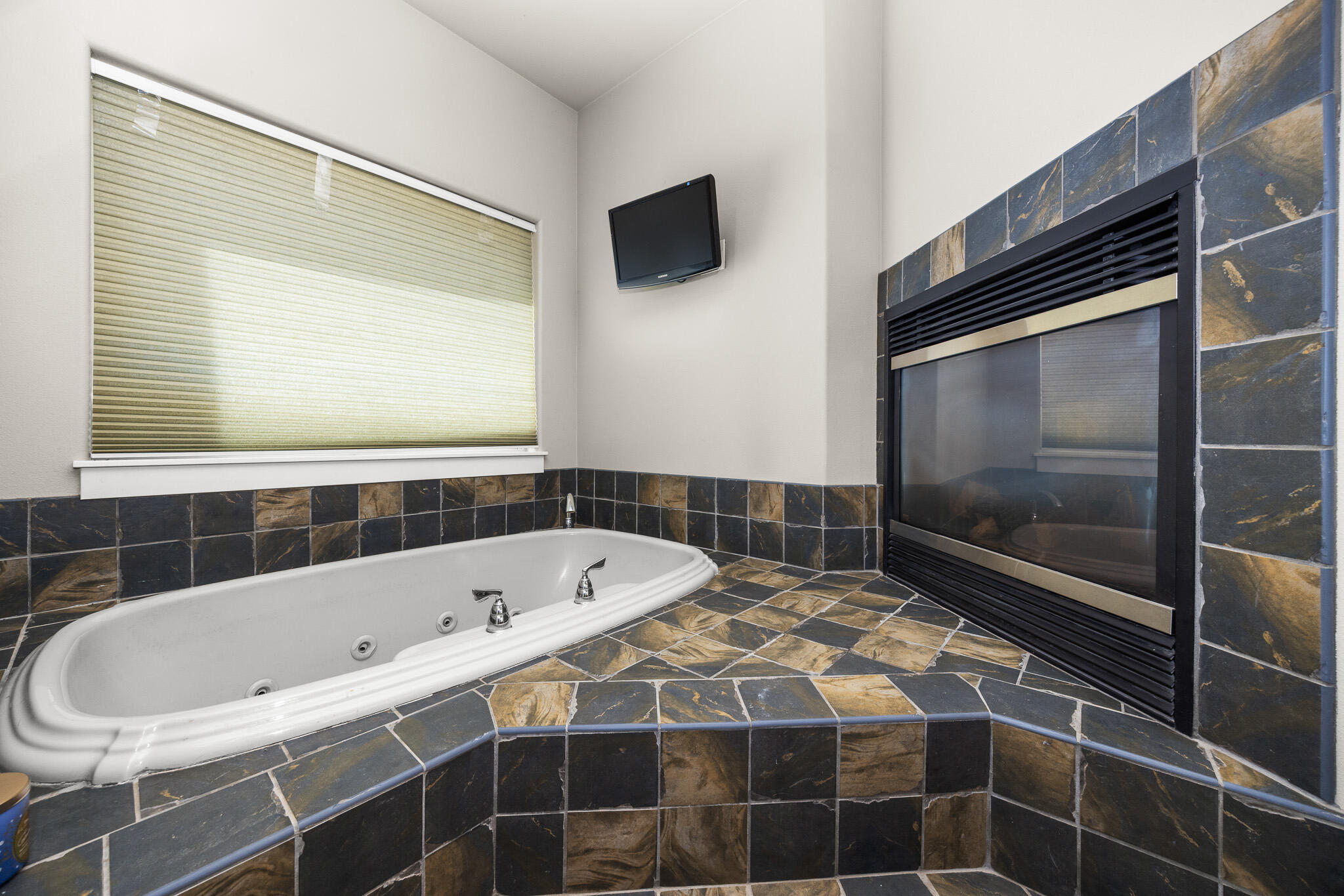 Bee Tree - Residential