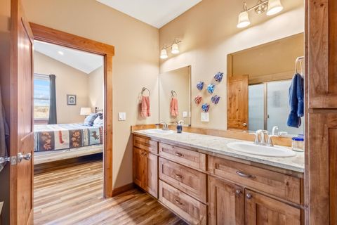 Tiny photo for 561 SE Stearns Road, Prineville, OR 97754 (MLS # 220220052)