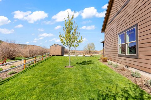 Tiny photo for 561 SE Stearns Road, Prineville, OR 97754 (MLS # 220220052)