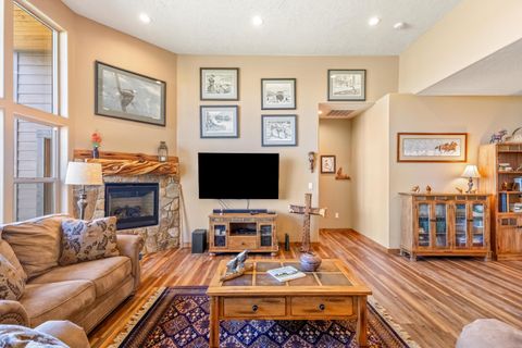 Tiny photo for 561 SE Stearns Road, Prineville, OR 97754 (MLS # 220220052)