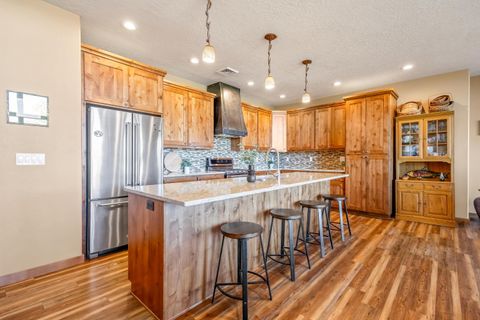 Tiny photo for 561 SE Stearns Road, Prineville, OR 97754 (MLS # 220220052)