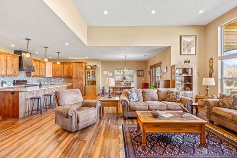 Tiny photo for 561 SE Stearns Road, Prineville, OR 97754 (MLS # 220220052)