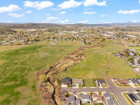Tiny photo for 561 SE Stearns Road, Prineville, OR 97754 (MLS # 220220052)