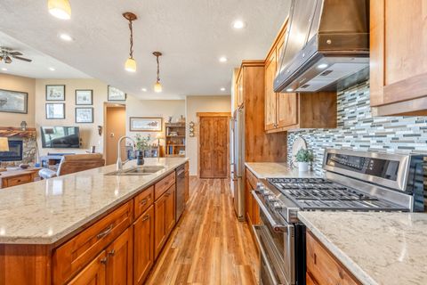 Tiny photo for 561 SE Stearns Road, Prineville, OR 97754 (MLS # 220220052)