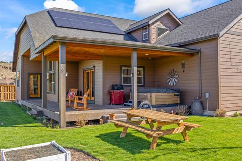 Tiny photo for 561 SE Stearns Road, Prineville, OR 97754 (MLS # 220220052)