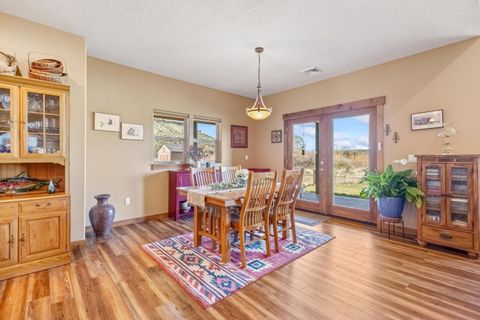 Tiny photo for 561 SE Stearns Road, Prineville, OR 97754 (MLS # 220220052)
