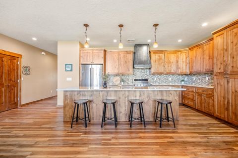 Tiny photo for 561 SE Stearns Road, Prineville, OR 97754 (MLS # 220220052)