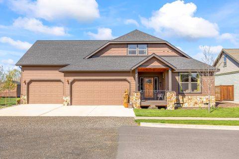 Photo of 561 SE Stearns Road, Prineville, OR 97754 (MLS # 220220052)