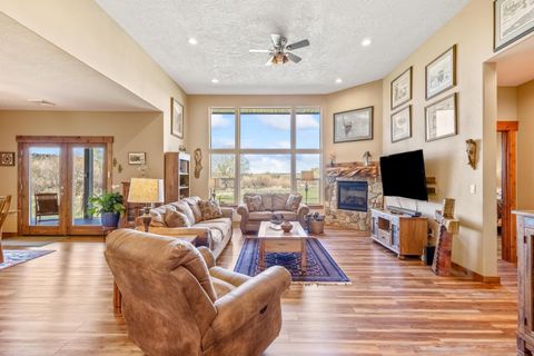 Tiny photo for 561 SE Stearns Road, Prineville, OR 97754 (MLS # 220220052)