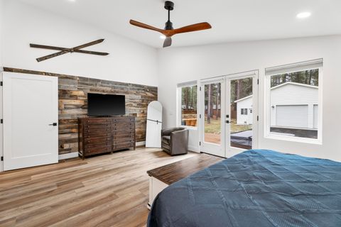 Tiny photo for 17133 Norwalk Road, Bend, OR 97707 (MLS # 220217034)