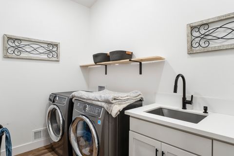 Tiny photo for 17133 Norwalk Road, Bend, OR 97707 (MLS # 220217034)