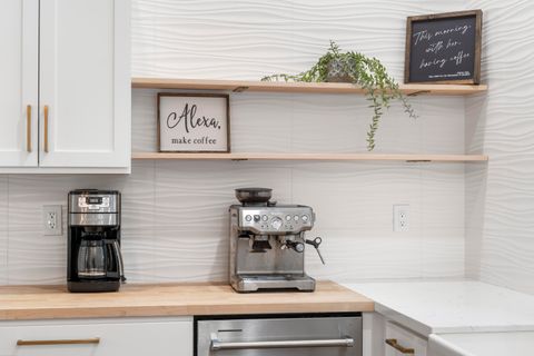 Tiny photo for 17133 Norwalk Road, Bend, OR 97707 (MLS # 220217034)