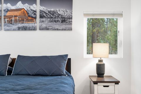 Tiny photo for 17133 Norwalk Road, Bend, OR 97707 (MLS # 220217034)