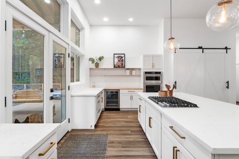 Tiny photo for 17133 Norwalk Road, Bend, OR 97707 (MLS # 220217034)