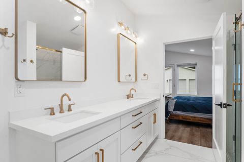 Tiny photo for 17133 Norwalk Road, Bend, OR 97707 (MLS # 220217034)