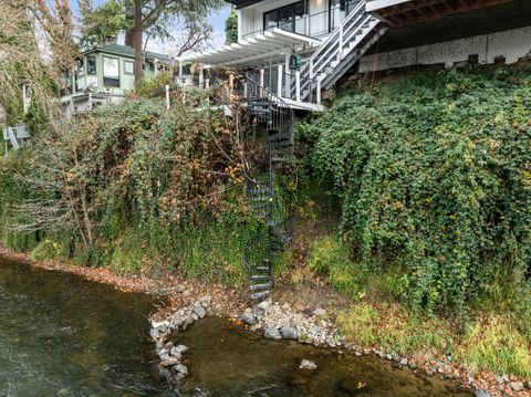 Tiny photo for 2400 Rogue River Highway, Gold Hill, OR 97525 (MLS # 220212702)