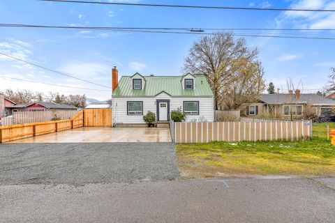 Tiny photo for 793 Marshall Avenue, Medford, OR 97501 (MLS # 220214022)