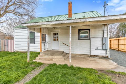 Tiny photo for 793 Marshall Avenue, Medford, OR 97501 (MLS # 220214022)