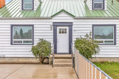 Tiny photo for 793 Marshall Avenue, Medford, OR 97501 (MLS # 220214022)