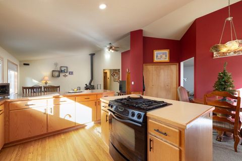 Tiny photo for 69341 Silver Spur Spur, Sisters, OR 97759 (MLS # 220212648)