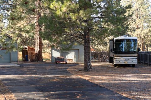 Tiny photo for 69341 Silver Spur Spur, Sisters, OR 97759 (MLS # 220212648)