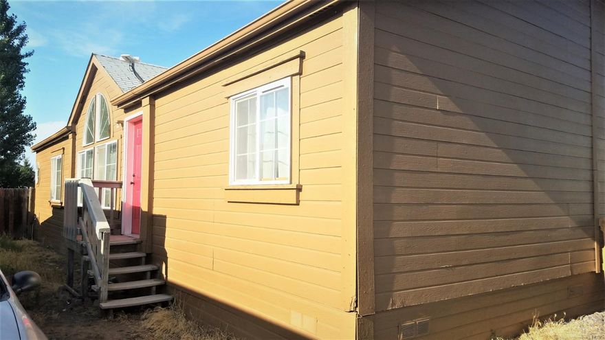 Located in Stonehaven, this 1568 sq ft Mobile Only has 3 bedroom, 2 baths, plus a Den/Office, a spacious living rm with lots of windows and vaulted ceilings, a large kitchen with eat in bar and breakfast nook, large dining room with built in hutch, good separation of rooms, large master bath with stall shower. All appliances are included. Carport with storage, and nice fenced backyard. Space Rent is $390.00 a month, and includes water/sewer