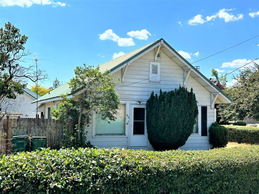 Geothermal 3 bedroom, 1 bath home with a two car garage as well as a large 2 bay shop (approximately 24x30) with one 8' and one 10' roll up door. Both garage and shop are geo heated! Located in the Hot springs sub division and on a corner lot with plenty of parking. Inside features include a spacious kitchen with plenty of storage and pantry space. Jack and Jill bathroom and lots of built in storage. Backyard is fenced and includes a small storage shed as well as a greenhouse. Priced to sell!