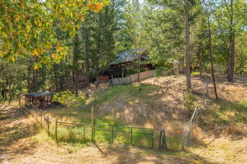 Tiny photo for 475 Penny Lane, Grants Pass, OR 97527 (MLS # 220224464)