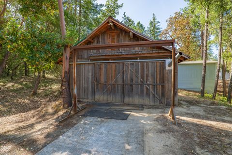 Tiny photo for 475 Penny Lane, Grants Pass, OR 97527 (MLS # 220224464)