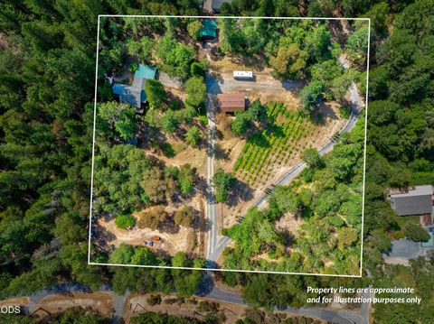 Tiny photo for 475 Penny Lane, Grants Pass, OR 97527 (MLS # 220224464)