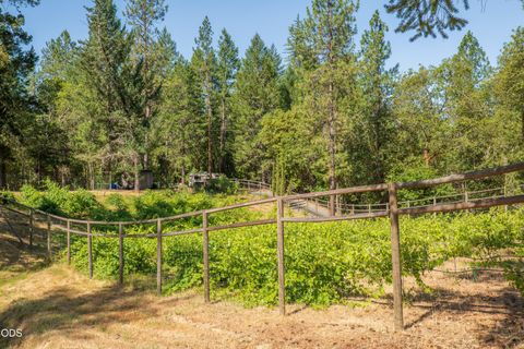 Tiny photo for 475 Penny Lane, Grants Pass, OR 97527 (MLS # 220224464)