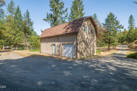 Tiny photo for 475 Penny Lane, Grants Pass, OR 97527 (MLS # 220224464)