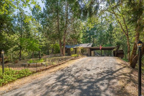 Photo of 475 Penny Lane, Grants Pass, OR 97527 (MLS # 220224464)