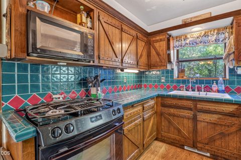 Tiny photo for 475 Penny Lane, Grants Pass, OR 97527 (MLS # 220224464)