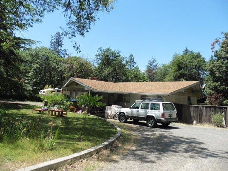 Great close in rural setting. 3 bedroom 2 bathroom home on a large lot.