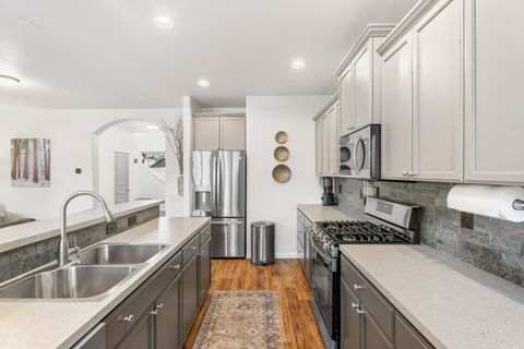 Tiny photo for 16569 Beesley Place, La Pine, OR 97739 (MLS # 220218719)