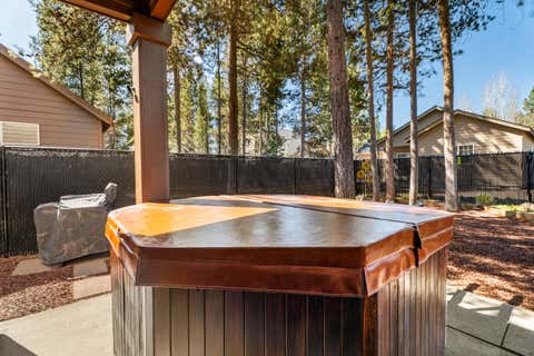 Tiny photo for 16569 Beesley Place, La Pine, OR 97739 (MLS # 220218719)