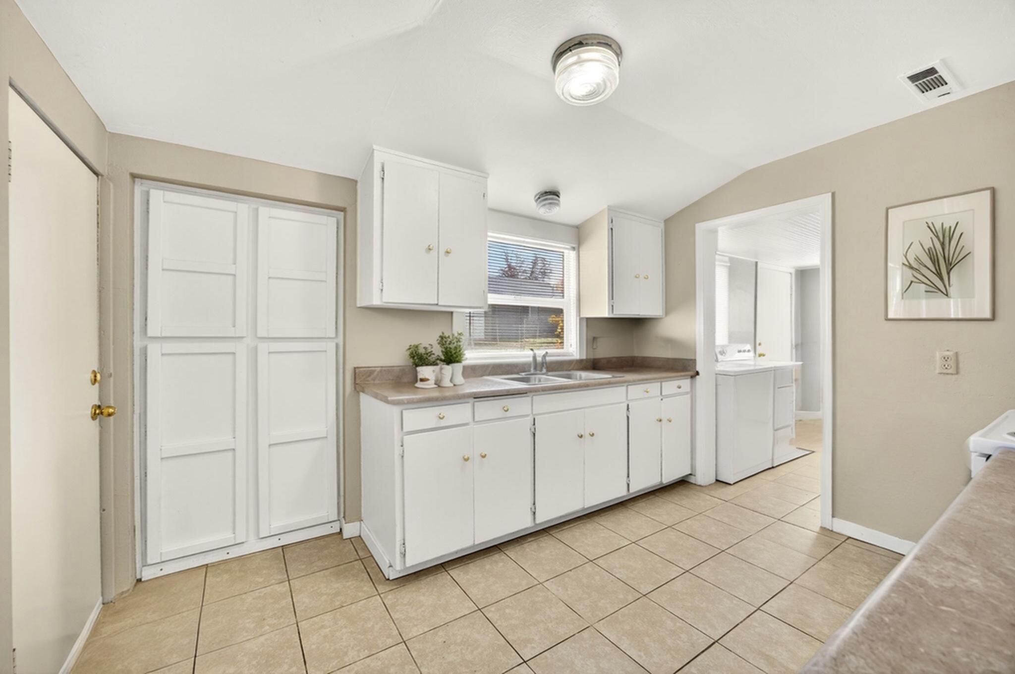 Laurelhurst Addition - Residential Income