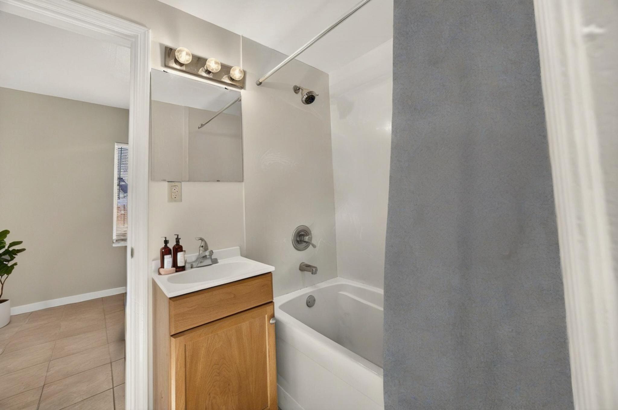 Laurelhurst Addition - Residential Income