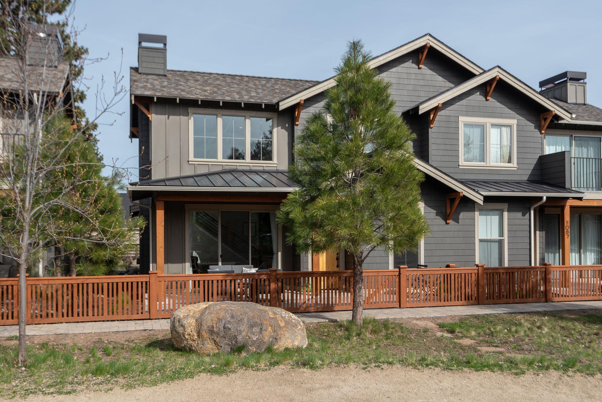 1095 N Lavender Lane