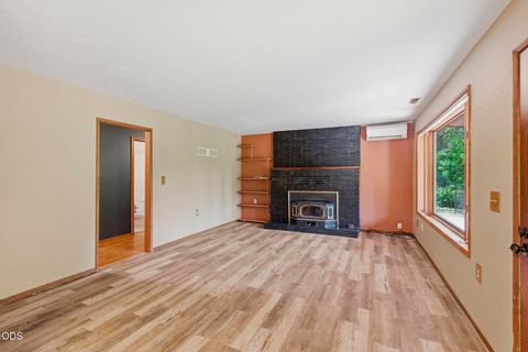 Tiny photo for 782 Covered Bridge Road, Rogue River, OR 97537 (MLS # 220222099)
