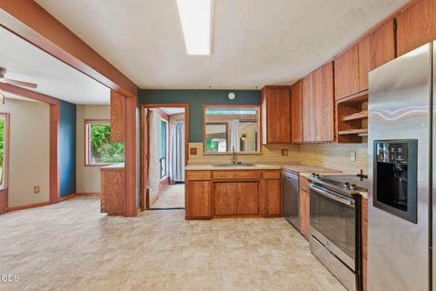 Tiny photo for 782 Covered Bridge Road, Rogue River, OR 97537 (MLS # 220222099)