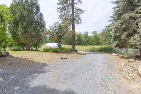 Tiny photo for 782 Covered Bridge Road, Rogue River, OR 97537 (MLS # 220222099)