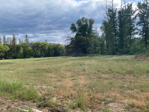 Tiny photo for 782 Covered Bridge Road, Rogue River, OR 97537 (MLS # 220222099)