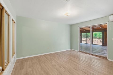 Tiny photo for 782 Covered Bridge Road, Rogue River, OR 97537 (MLS # 220222099)
